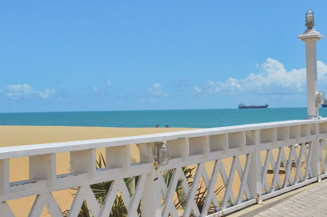 A Praia de Iracema vista da Ponte dos Ingleses, em Fortaleza